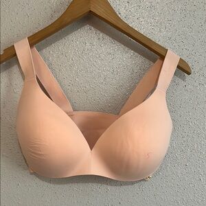 Padded no wire Victoria Secret Seamless Pink Bra. Size 36DD/E80